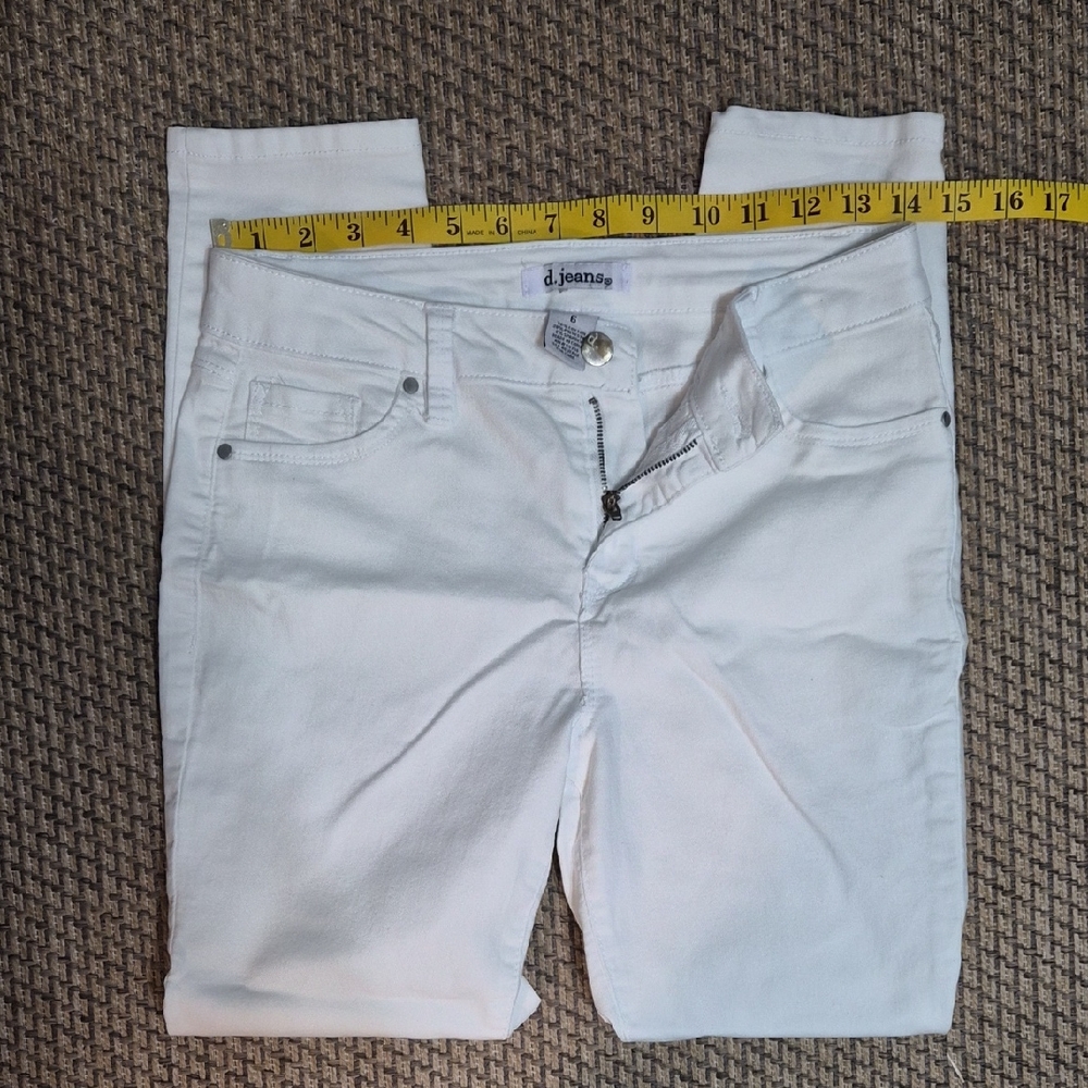 D. Jeans Women's Sleek White Ankle Crop Skinny Jeans